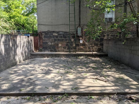679 Knickerbocker Ave, Brooklyn, NY 11221